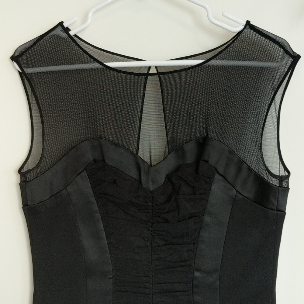 Cashed sheath dress Beautiful sleeveless black
